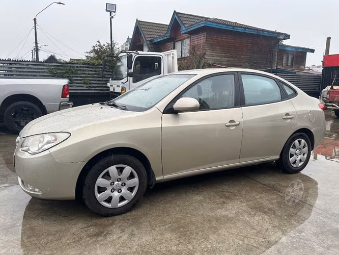 Hyundai Elantra 1.6 GLS 4X2 HD AC MT 4P. 2010