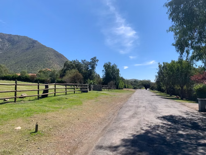 Casa de campo con piscina y amplio terreno en Hacienda Rinconada