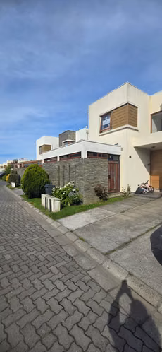 SE VENDE CASA MEDITERRANEA, 4 DORMITORIOS, LOMAS SAN ANDRES.