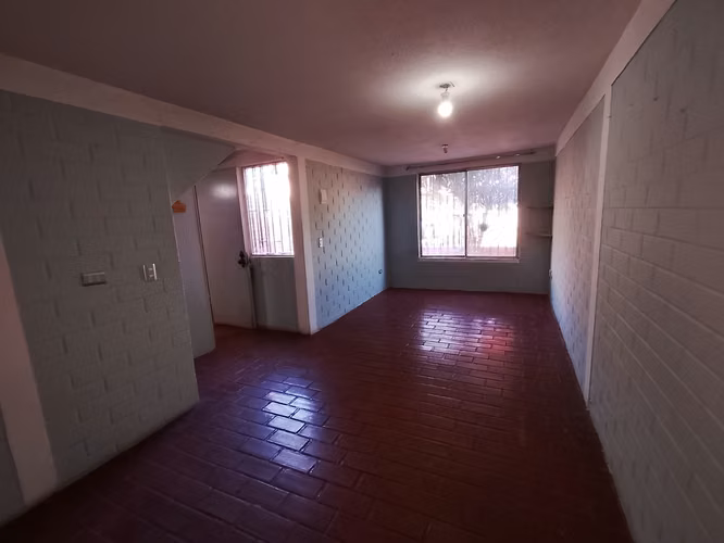 SE ARRIENDA CASA SOLIDA DE 2 PISOS QUILICURA 2 DORMITORIOS, 1 BAÑO - Imagen 2
