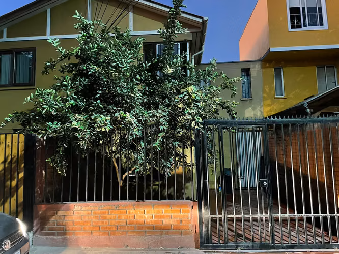 SE ARRIENDA CASA SOLIDA DE 2 PISOS QUILICURA 2 DORMITORIOS, 1 BAÑO