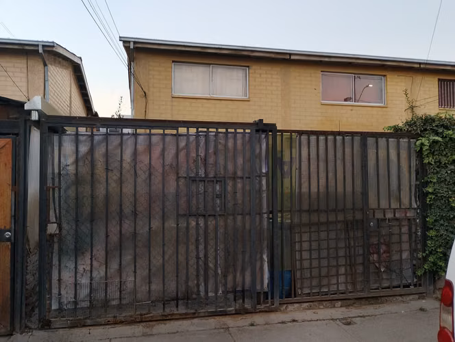 SE VENDE CASA BASICA SOLIDA 1 Y 2 PISOS  2DOR/ 1 BAÑO PUENTE ALTO