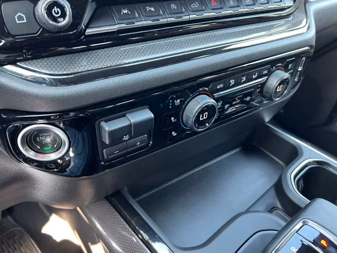 CHEVROLET SILVERADO ZR2 6.2 2025 - Imagen 18
