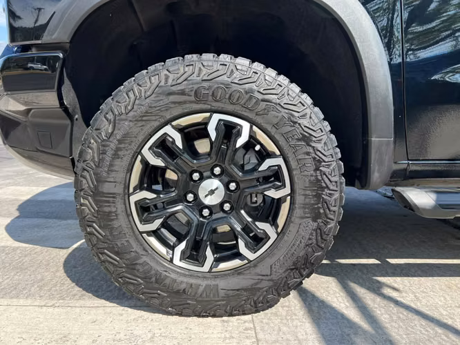 CHEVROLET SILVERADO ZR2 6.2 2025 - Imagen 8