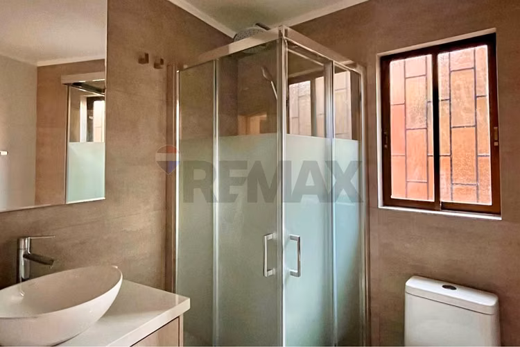Se arriendo renovada casa en recreo
