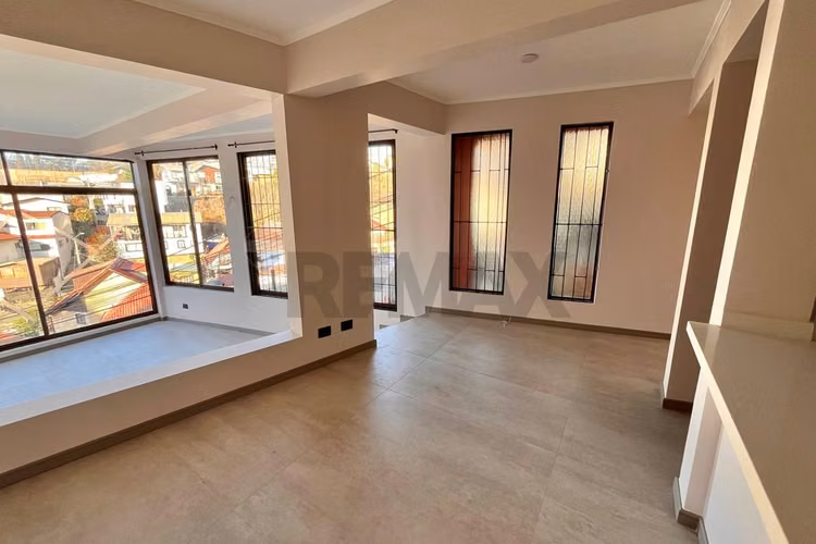 Se arriendo renovada casa en recreo