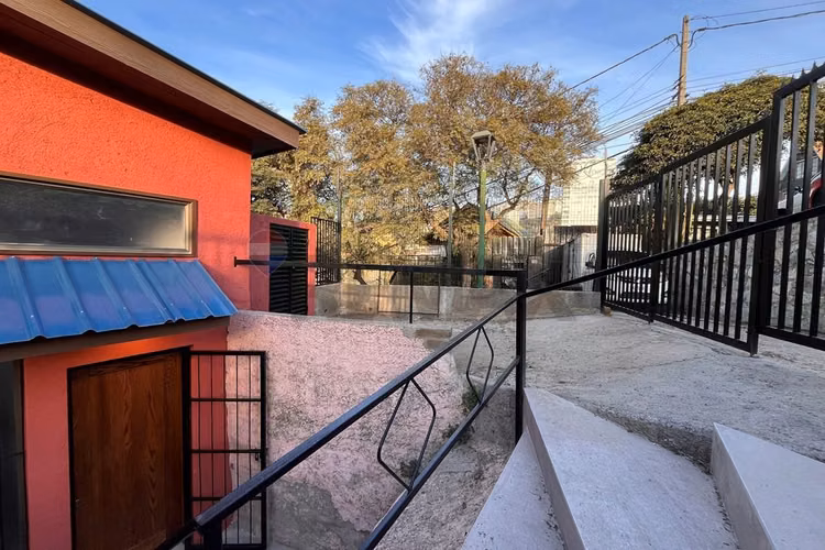 Se arriendo renovada casa en recreo