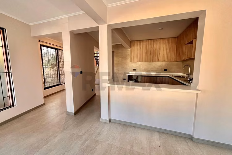 Se arriendo renovada casa en recreo