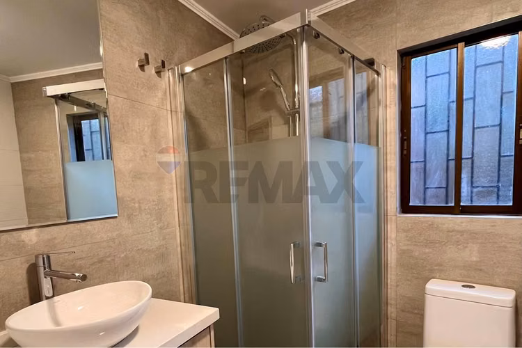 Se arriendo renovada casa en recreo