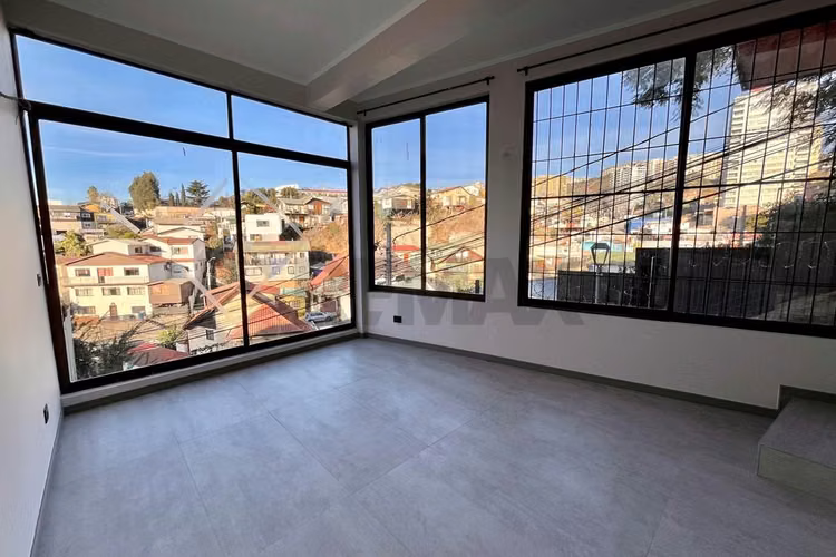 Se arriendo renovada casa en recreo