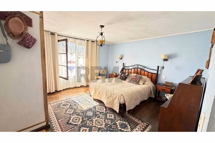 Venta de amplia casa en talagante