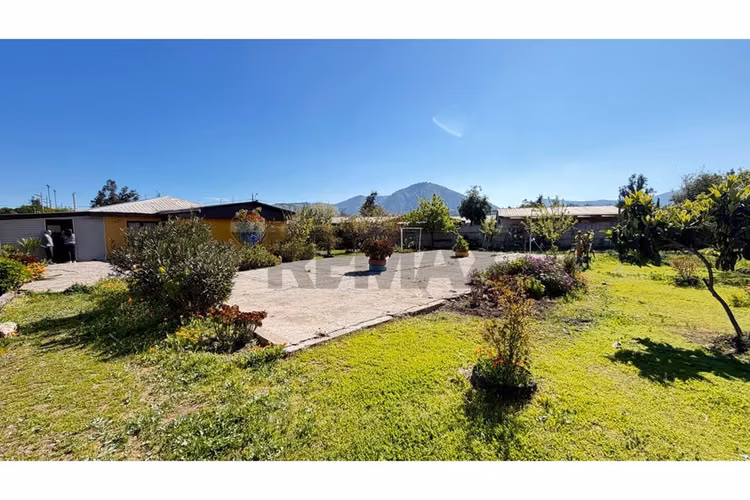 Venta de amplia casa en talagante