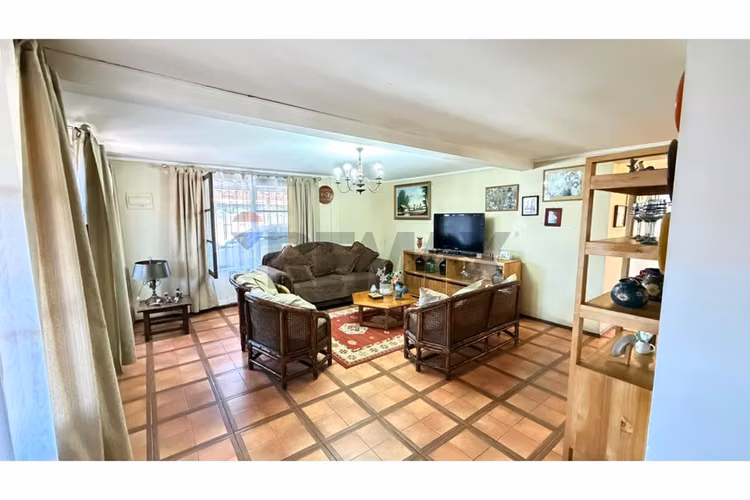 Venta de amplia casa en talagante