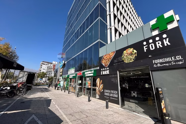 Oficina en remate las condes