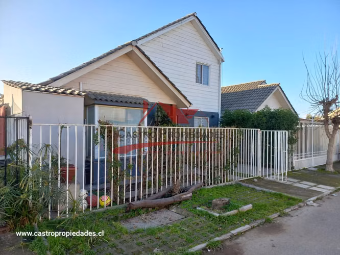 VENTA CASA CON PISCINA EN LAMPA, 4HAB 2 BAÑ