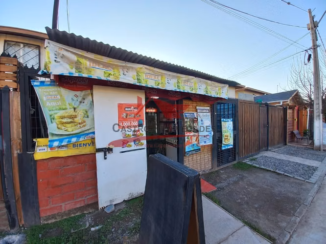 CASA DE DOS PISOS CON 2 DORMITORIOS, 2 BAÑOS, LAMPA