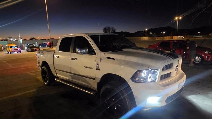 Ram 1500 hemi57 4x4 sport 2012