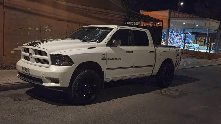 Ram 1500 hemi57 4x4 sport 2012