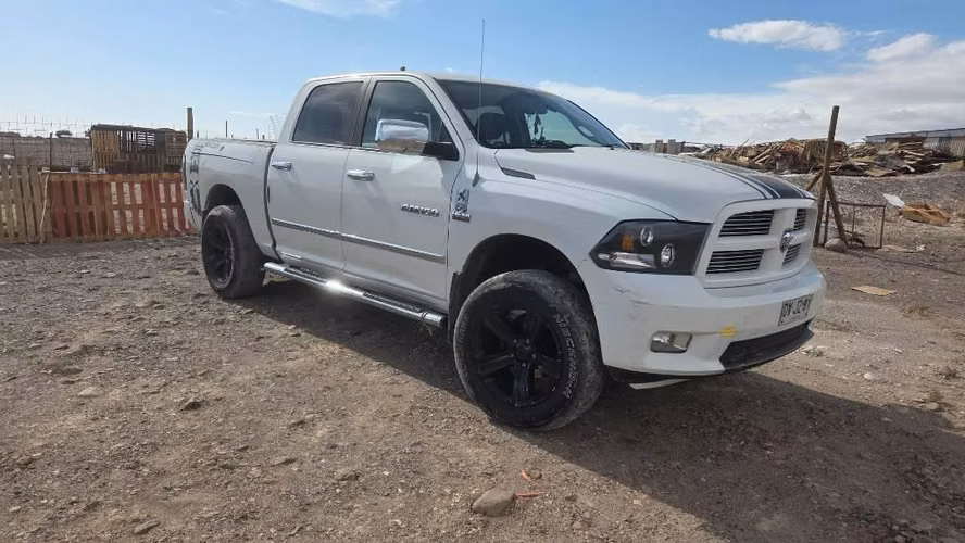 Ram 1500 hemi57 4x4 sport 2012