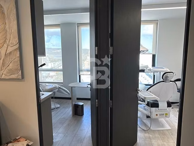 Clínica estética y dental amoblada