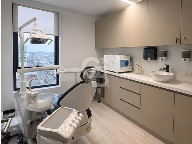 Clínica estética y dental amoblada