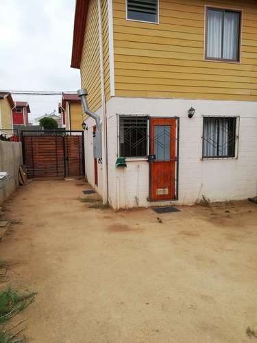 Arriendo casa en Primer pasaje de Condominio Los Naranjos, Peñablanca