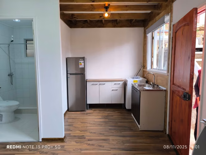 Arriendo apartamento de un ambiente con balcón en Yerbas Buenas - Imagen 4