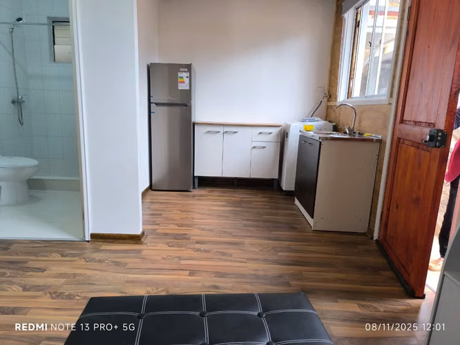 Arriendo apartamento de un ambiente con balcón en Yerbas Buenas - Imagen 6