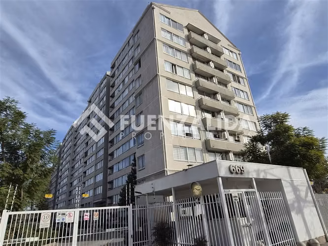 Departamento en arriendo de 3 dorm. en La Cisterna