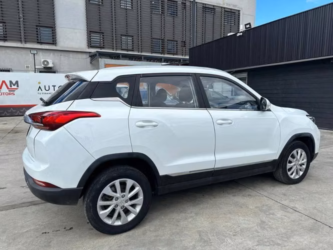 Baic X35 1.5 ELITE 4X2 MT 5P - Imagen 4