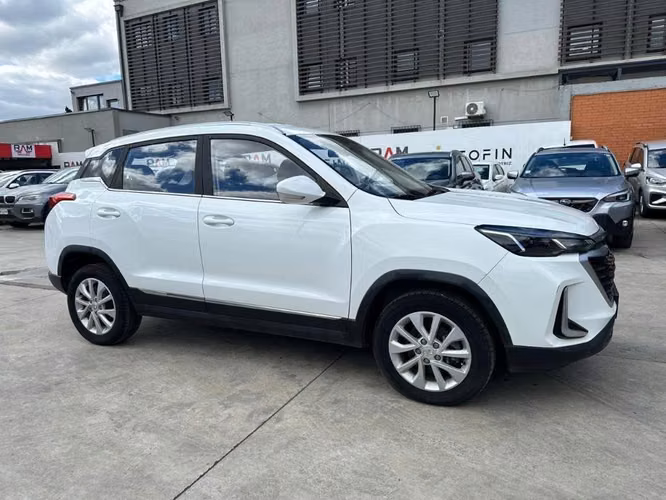 Baic X35 1.5 ELITE 4X2 MT 5P - Imagen 3