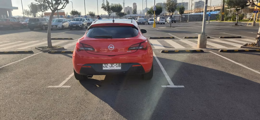 Opel Astra GTC 1.6 Turbo - Imagen 4
