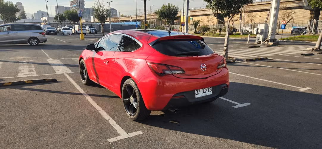 Opel Astra GTC 1.6 Turbo - Imagen 6