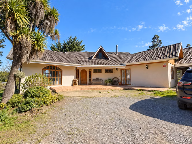 SE VENDE HERMOSA CASA