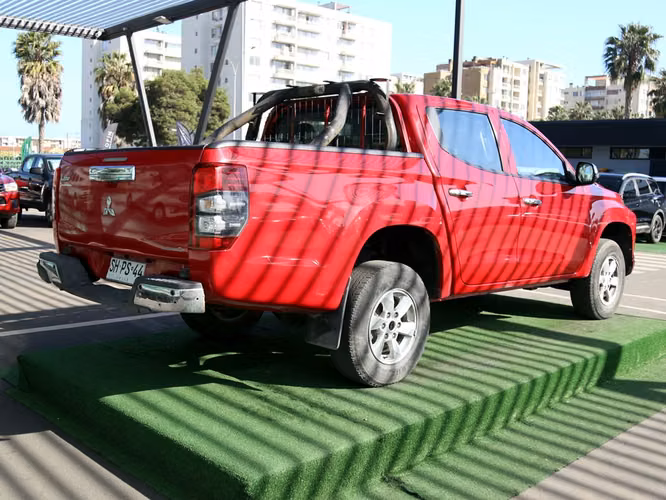 MITSUBISHI L200 2022 - Imagen 6