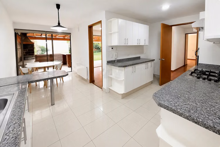 Av Las Perdices - Condominio El Valle - Imagen 9