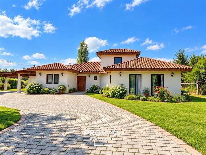 Casa en venta de 4 dorm. en Colina