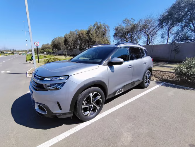 Amplio, seguro y económico SUV Familiar Diésel motor 1.5 BlueHDI