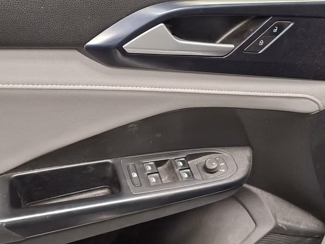 VOLKSWAGEN TAOS 2023