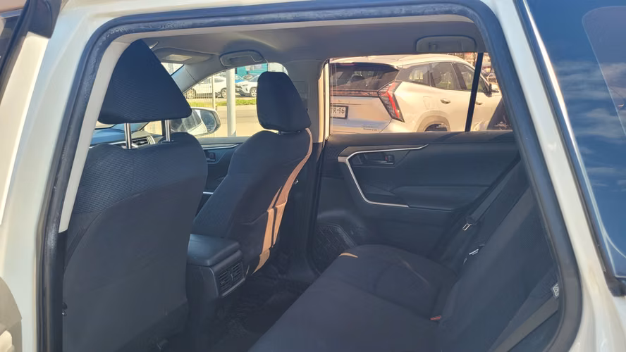 Toyota RAV4 4X2 2.0 FULL AUT. 2.0 • 4x2 • Automática • 2025 - Imagen 11