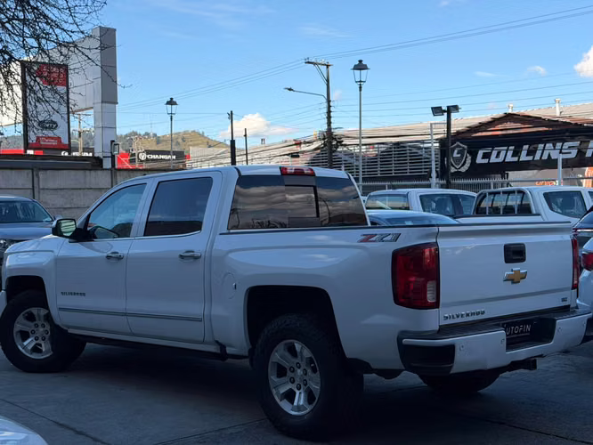 CHEVROLET SILVERADO 5.3 AT LTZ Z71 DC 4WD AÑO  KM TODAS LAS MANTENCIONES EN LA MARCA