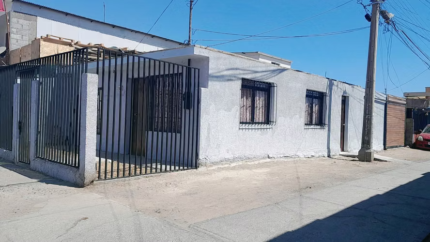 Arriendo casa 3D, 1B cercana Terminal de buses y Mall en la Ciudad de Arica. - Imagen 4