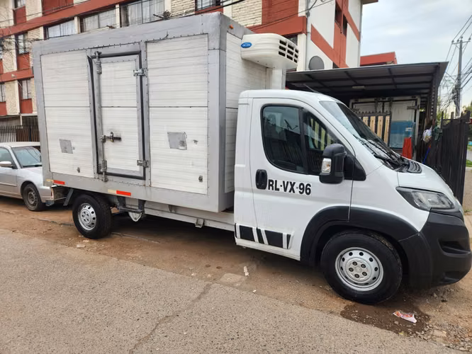 Camioneta con equipo frio
