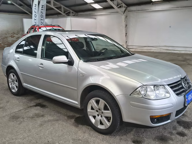 VOLKSWAGEN BORA