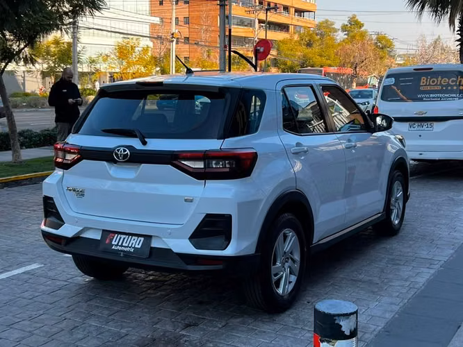 TOYOTA RAIZE 1.2 CVT E - 2025 | 3878 - Imagen 2