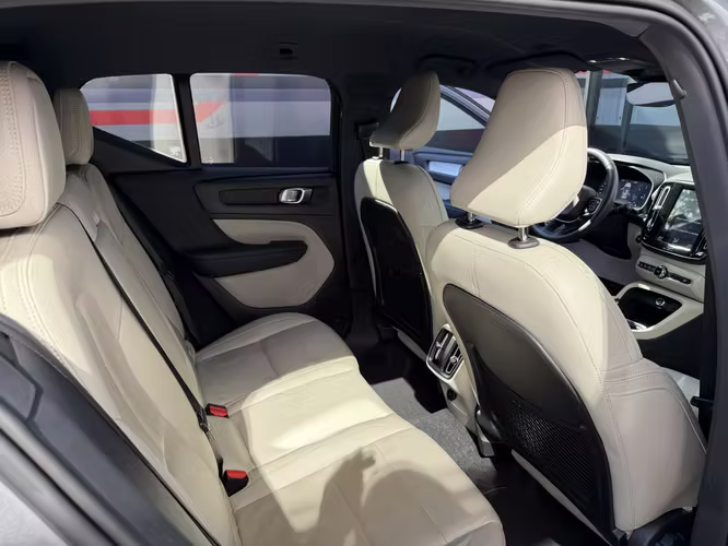 VOLVO XC40 D4 ADW 2.0 AUT (PIE DESDE $6.200.000)