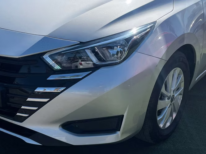 Nissan Versa 1.6 SENSE 4X2 MT 4P 2025 - Imagen 9