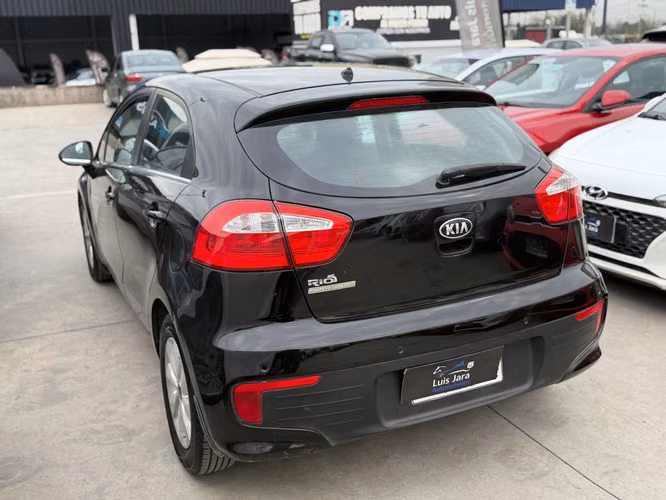 KIA RIO 5 EX AT - Imagen 4