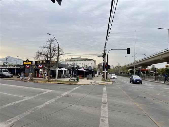 DERECHO LLAVE BOTILLERIA, Av Principales.