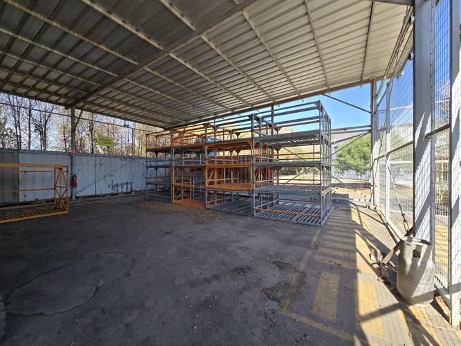 CALERA DE TANGO: ARRIENDO 5.000 M2, CON PATIO ASFALTADO, 300 M2 OFIC. Y CASA CUIDADOR